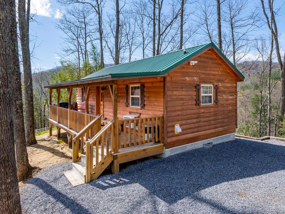Majors Estate: 1610 Perth Rd, Clyde, NC 28721